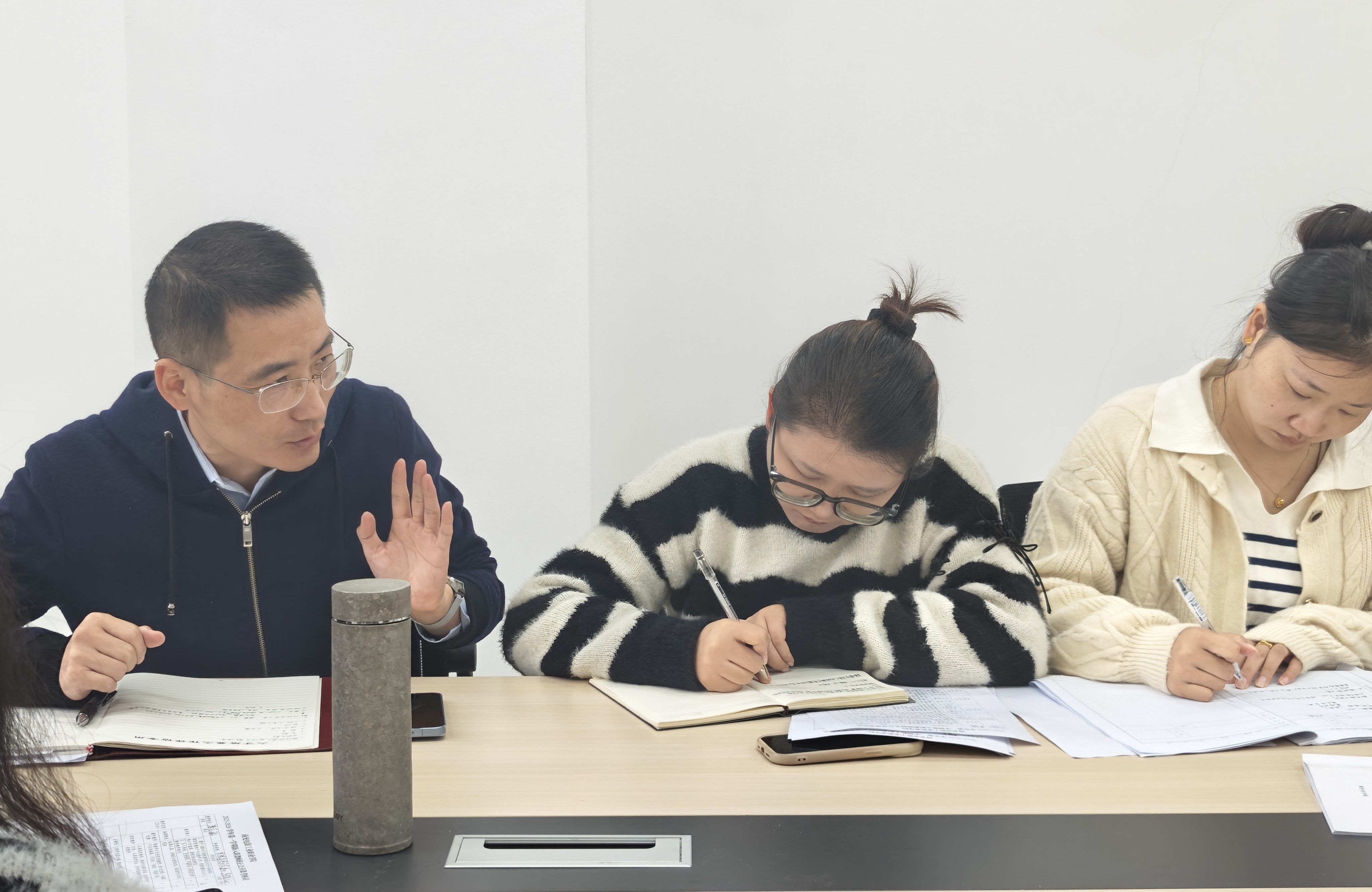 2，，.jpg